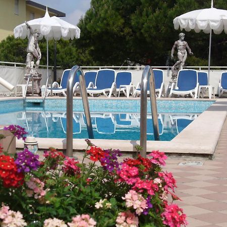 לידו די ג'סולו Hotel Trevi מראה חיצוני תמונה