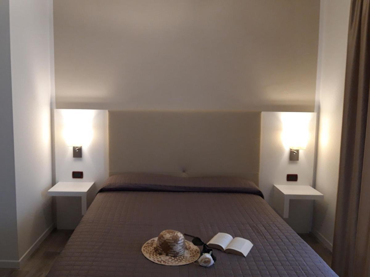 לידו די ג'סולו Hotel Trevi מראה חיצוני תמונה
