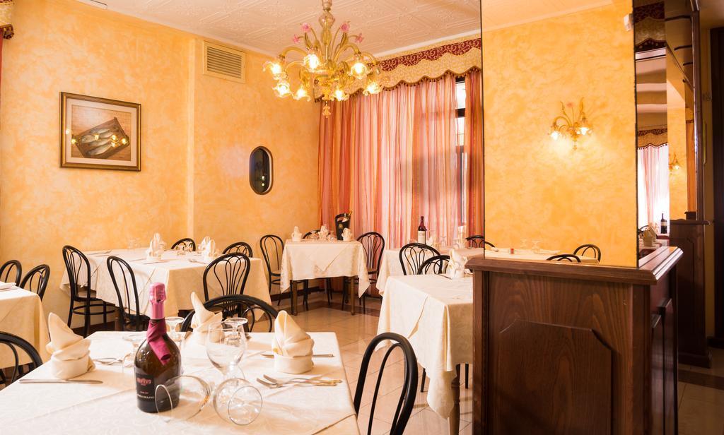 לידו די ג'סולו Hotel Trevi מראה חיצוני תמונה