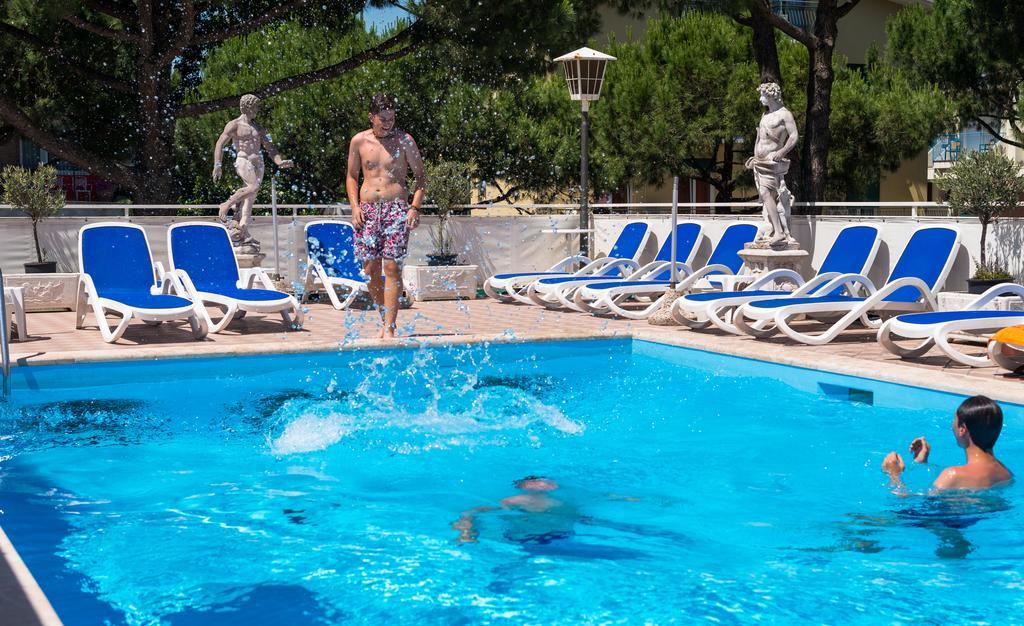 לידו די ג'סולו Hotel Trevi מראה חיצוני תמונה