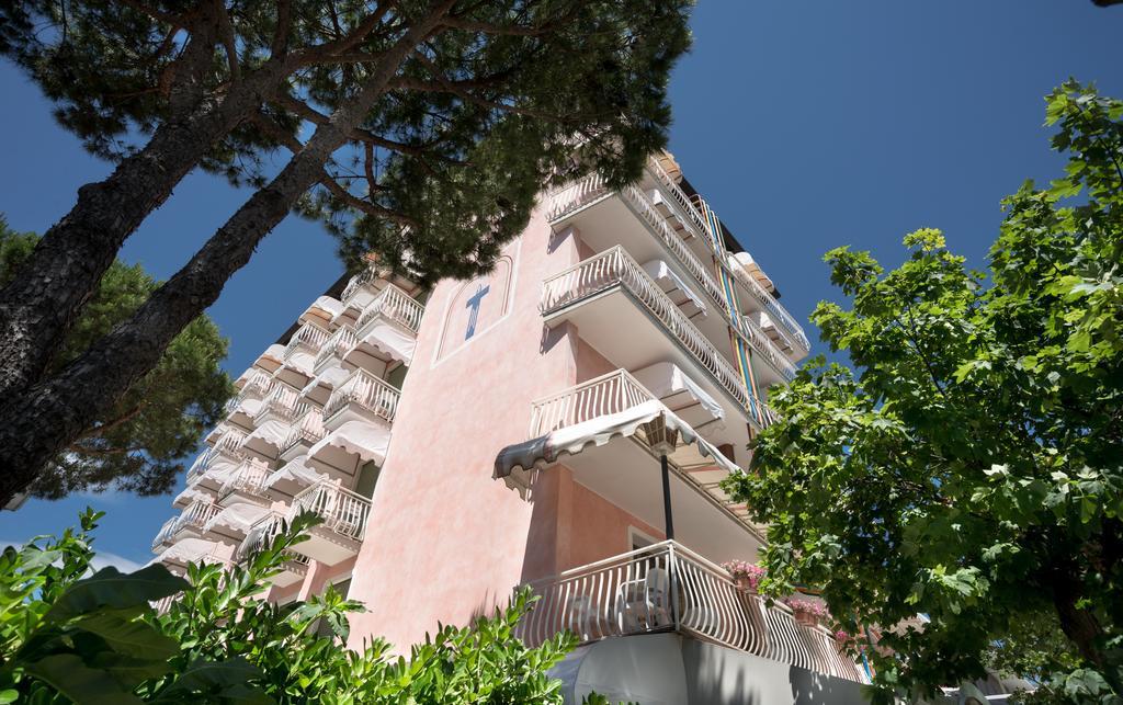 לידו די ג'סולו Hotel Trevi מראה חיצוני תמונה